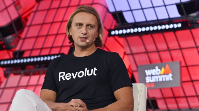 Revolut staff share in $500m windfall